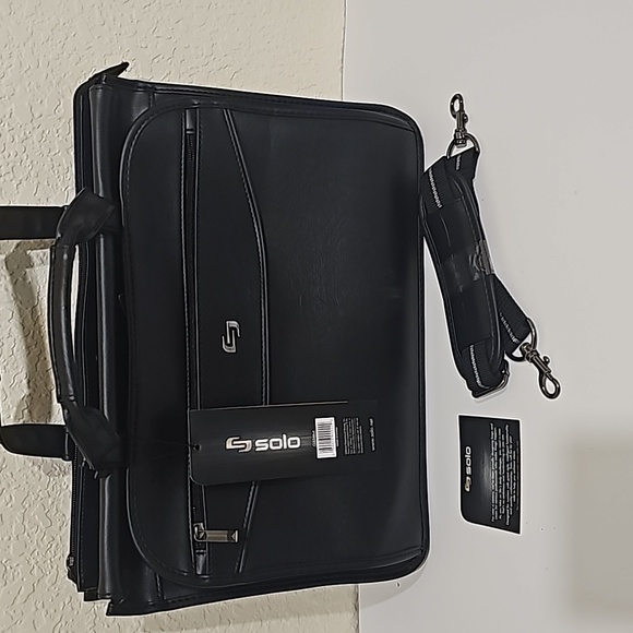 Solo Harrison Triple Compartment 15.6-Inch Laptop BriefcaseSolo - Picture 5 of 5